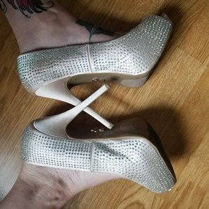 Shoes : High heal stilettos